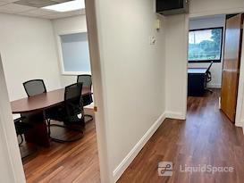 Crown Center Executive Suites (CCESuites)