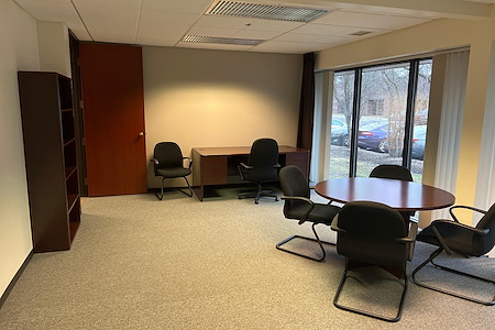 AmeriCenter of Livonia - Suites 170/172 - Team Space
