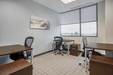 Regus | OR, Beaverton – AmberGlen - Day Desk