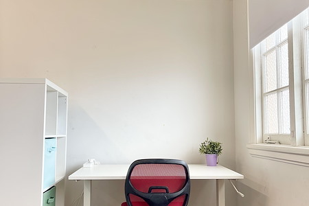 Salt Space Coworking - New Farm - Hot Desk - 1 Day Pass (monitor incl)