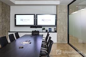 iQ Offices | 250 University Ave.