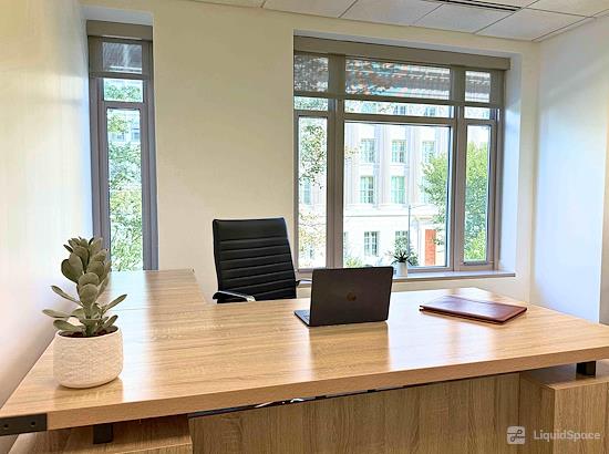 Working at Oval Offices DC at Washington