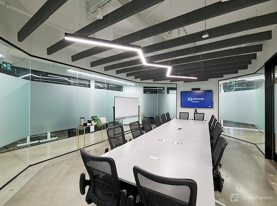 Working at iQ Offices | 150 King Street West at Toronto