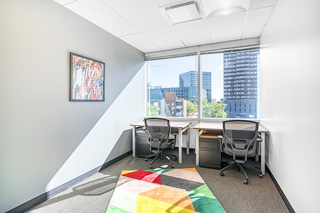 Regus | MB, Winnipeg - St. Mary - Day Desk