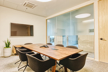 CENTRL Office - Lake Oswego - Medium Meeting Room (M2)