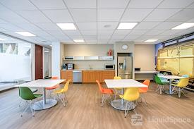 Regus | Rene Levesque