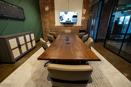 Harbor + Union - Trailhead / Room 102