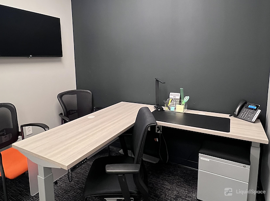 Working at Intelligent Office - Tysons at Vienna