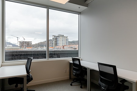 SPACES | BC, Kelowna - Spaces Innovation - Day Desk
