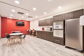 Zemlar Offices - 690 Dorval