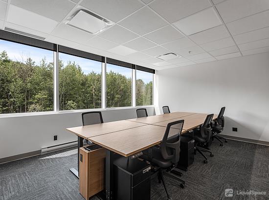 Working at 2C2B Coworking- Mascouche at Mascouche