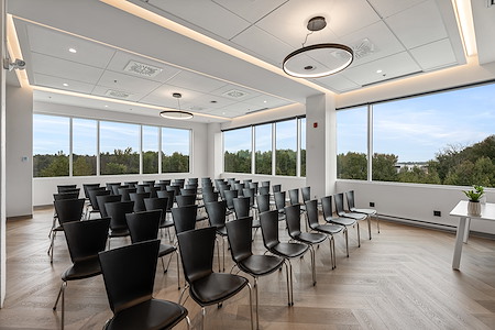 2C2B Coworking- Mascouche - Meeting room - Salle de réunion JAUNE