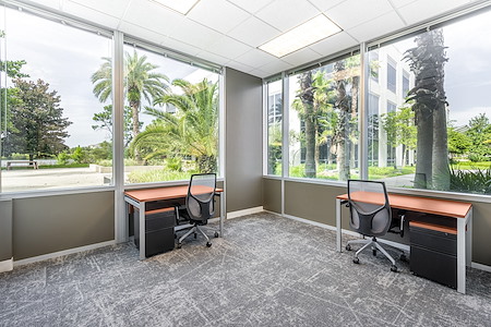 Regus | Town Center (Office Suites Plus) - Day Desk