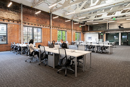 SPACES | WA, Seattle – Spaces Stadium - Day Desk