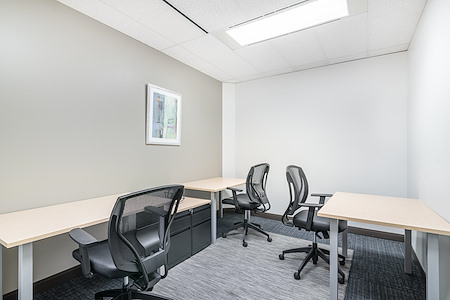 Regus | 201 Portage Avenue - Day Desk