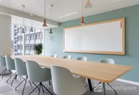 Regus | 101 N Monroe St.