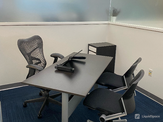 Working at Momentum Business Center at Miami Beach