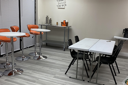 Her Power Space - Woman forward, Men welcoming! - Coworking Desk