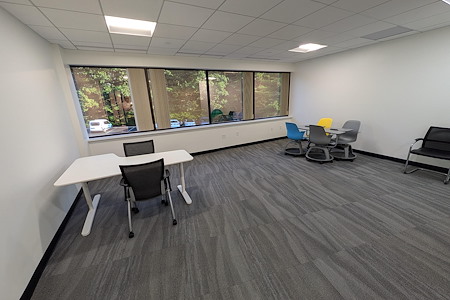 Boston Offices Burlington Center - Large Window Suite 333