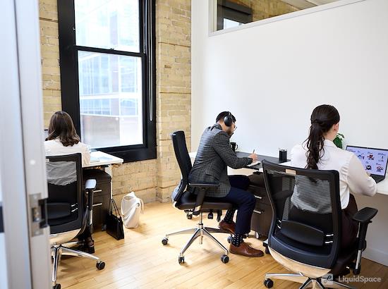 Working at iQ Offices | 140 Yonge Street at Toronto