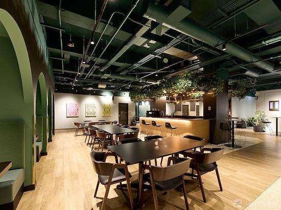 Working at iQ Offices | 1155 Metcalfe Inc. at Montréal