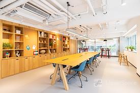 SPACES | Hong Kong, 8 Queen's Road East