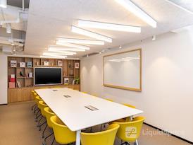 SPACES | Hong Kong, 8 Queen's Road East