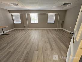 Crealde Business Center LLC