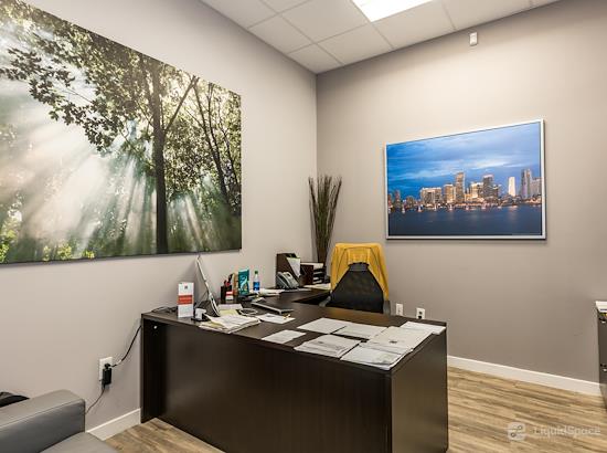 Working at Green Executive Offices at Hollywood