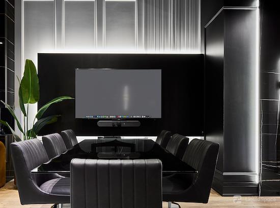 Working at Privat & Luxurious Business Lounge at Oakville