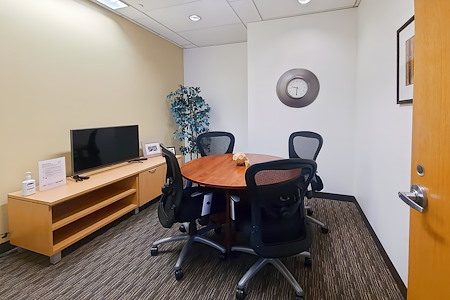 Regus | Wells Fargo Center - Meeting Room