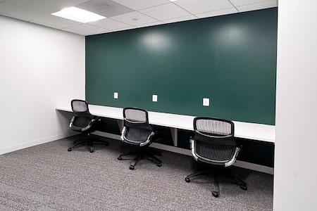 Carr Workplaces - Friendship Heights - Touchdown Desk