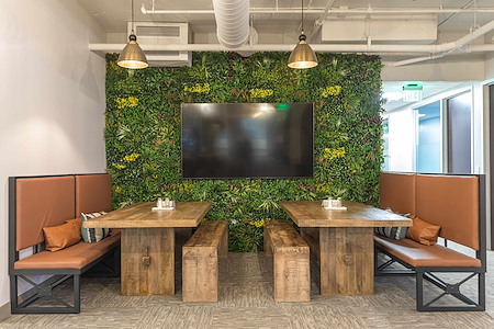 Quest Workspaces - West Palm Beach Downtown - Coworking Flex Desk 3