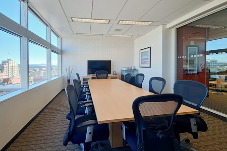 Regus | Wells Fargo Center - Meeting Room