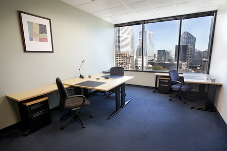 Regus | Brickell Bayview - Day Desk