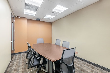 Regus | Vero Beach – Miracle Mile Plaza - Meeting Room