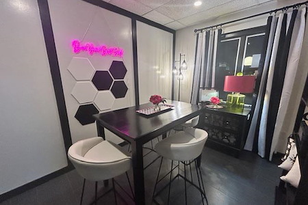 The Hive- Marshfield - Stylish Executive Suite for 4