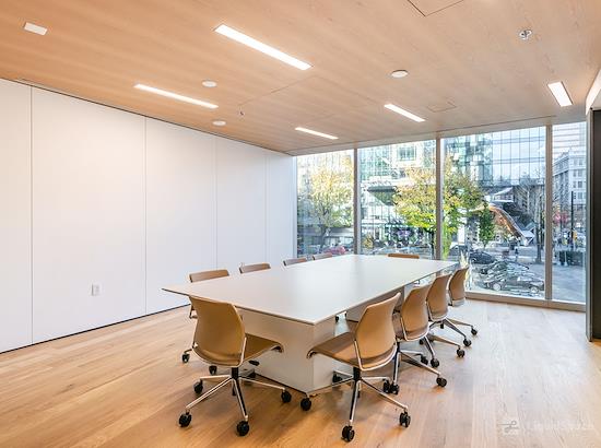 Working at SPACES | BC, Vancouver - Green Lamp at Vancouver