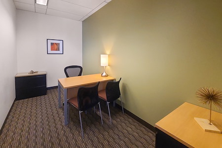 Regus | Wells Fargo Center - Day Desk