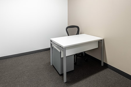Regus | First Central Tower - Day Desk