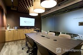 iQ Offices | 222 Queen St