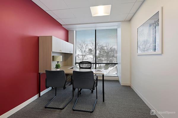 Carr Workplaces - Friendship Heights - Windowed Executive Office