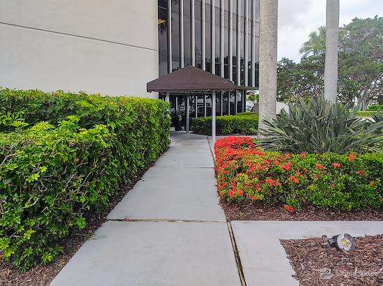 Working at Regus | FL, Naples - 3003 Tamiami Trail at Naples