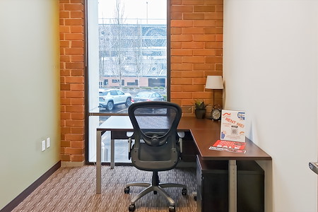Regus | Union 400 - Day Desk