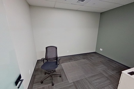 Ideal Spaces Bellevue - Large Inside Office