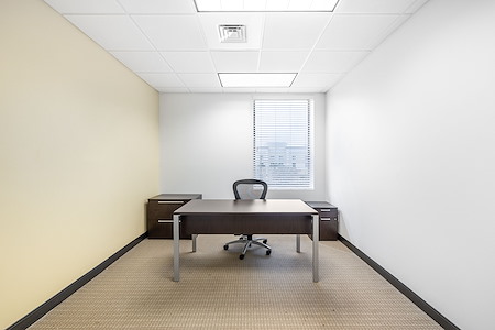 Regus | Vero Beach – Miracle Mile Plaza - Day Desk