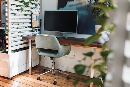 OneSpace - Hot Desk with Monitor