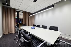 iQ Offices | 302 Bay St.