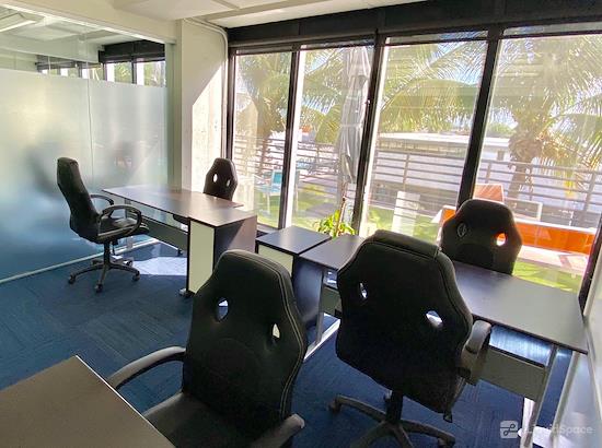Working at Momentum Business Center at Miami Beach
