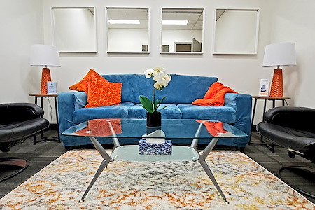 OfficeSuites At Airport Square - Hudson Meeting Room
